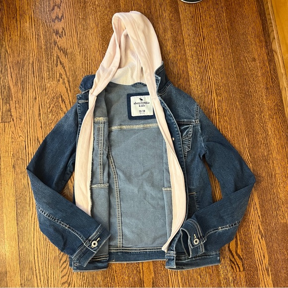 Abercrombie Kids denim jacket with pink liner and hood size 13/14 - Picture 5 of 6